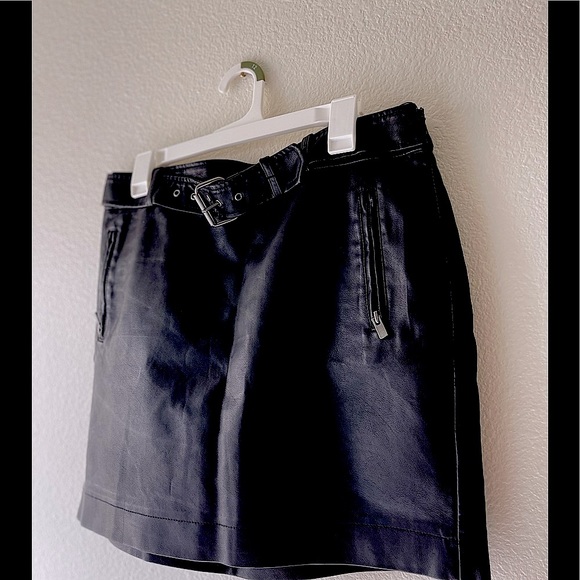 Mango leather skirt in black - Picture 2 of 3